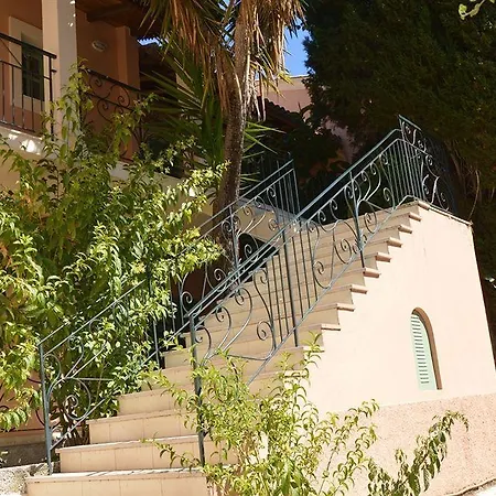 Philippos Aparthotel 4*