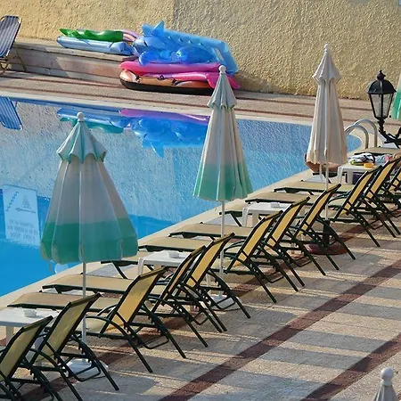 Philippos מלון דירות 3*