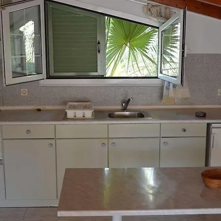 מלון דירות Philippos 3*